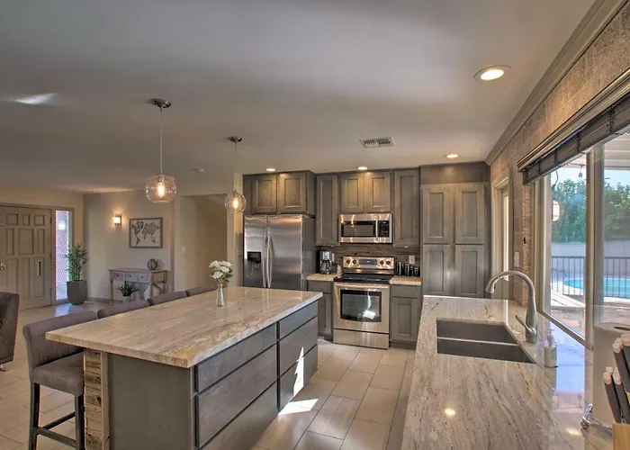 Holiday home Poolside Relaxation: Upscale Gem 3 Mi To Old Town! Scottsdale