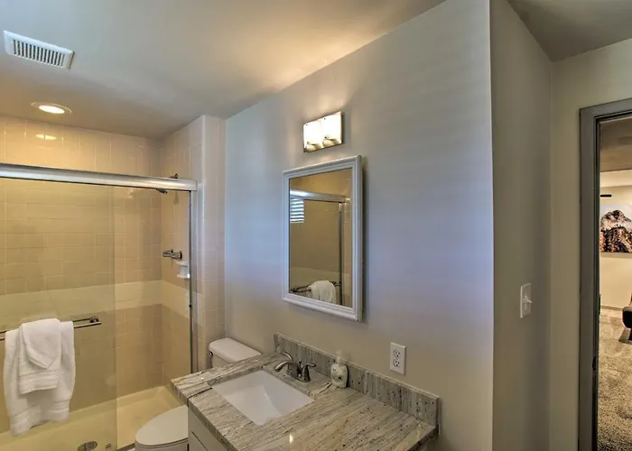 Poolside Relaxation: Upscale Gem 3 Mi To Old Town! Holiday home *