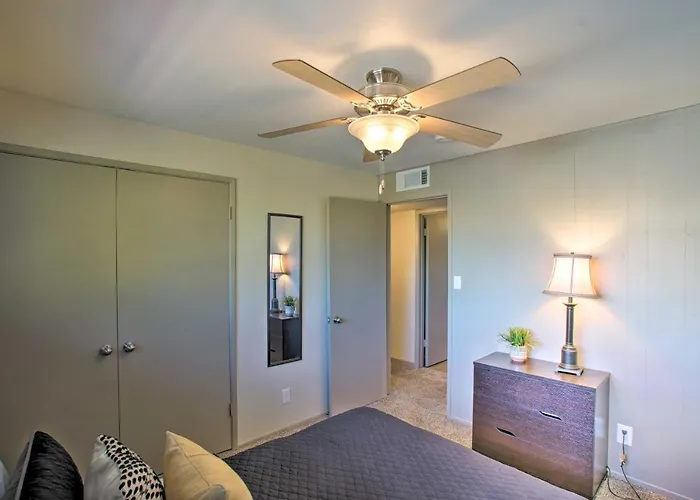 Holiday home Poolside Relaxation: Upscale Gem 3 Mi To Old Town! Scottsdale