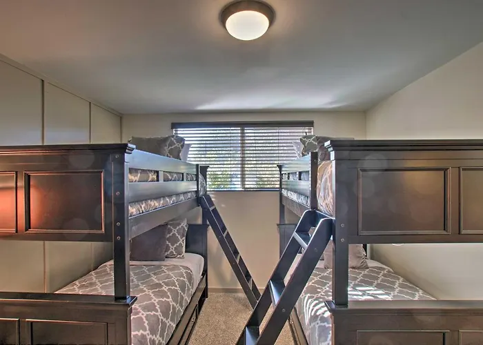 Holiday home Poolside Relaxation: Upscale Gem 3 Mi To Old Town! *