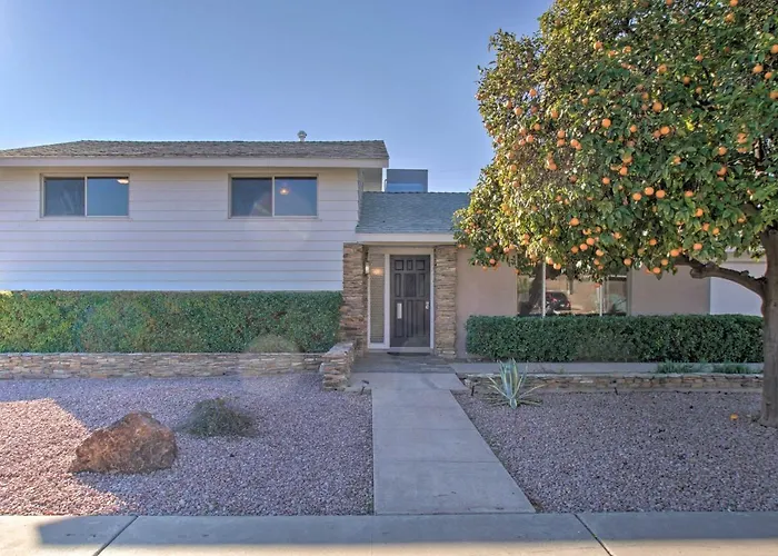 Holiday home Poolside Relaxation: Upscale Gem 3 Mi To Old Town! Scottsdale