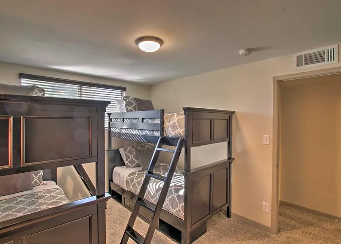 Holiday home Poolside Relaxation: Upscale Gem 3 Mi To Old Town!